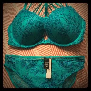 NWT!!! Cute Victoria’s Secret bra and panties set